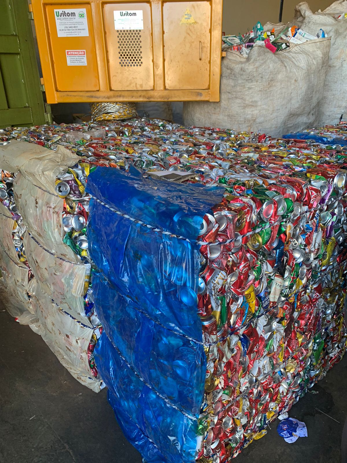 Materiais recicláveis compactados